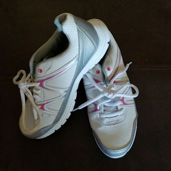 Women's sneaker. Worn once - Picture 1 of 5